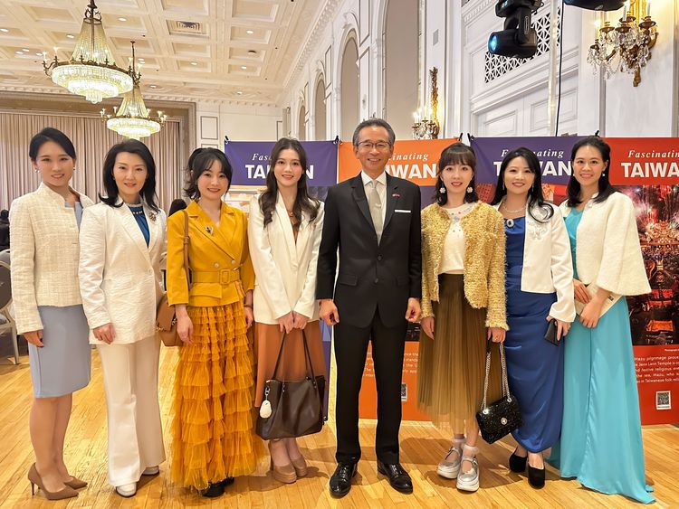 新世紀影視演員受邀參加多倫多臺灣第115屆雙十國慶招待會