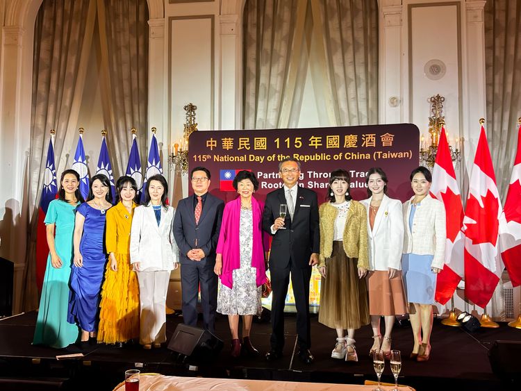 新世紀影視演員受邀參加多倫多臺灣第115屆雙十國慶招待會
